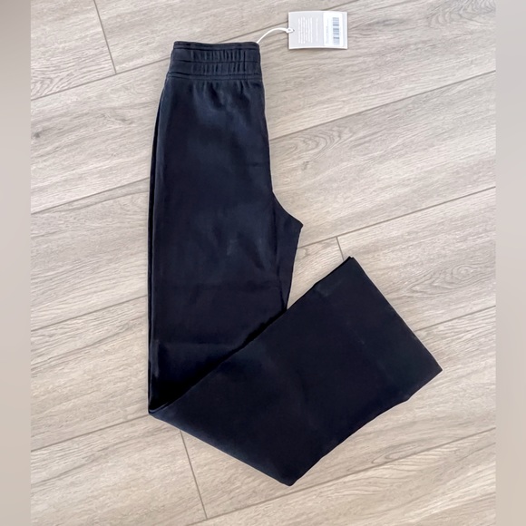 Brand new black Everlane ribbed pants - Picture 2 of 2